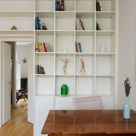 Modern And Spacious Daire