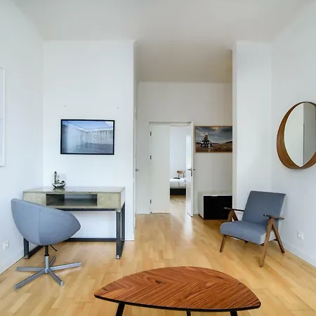 Modern And Spacious